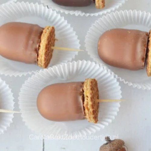 herfst traktatie, eikeltjes van chocolade zoenen